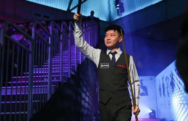 英超积分榜：阿森纳绝杀登顶 曼城利物浦排名二三英超第13轮，阿森纳1-0布伦特福德，本场比赛之后，阿森纳登上积分榜榜首。